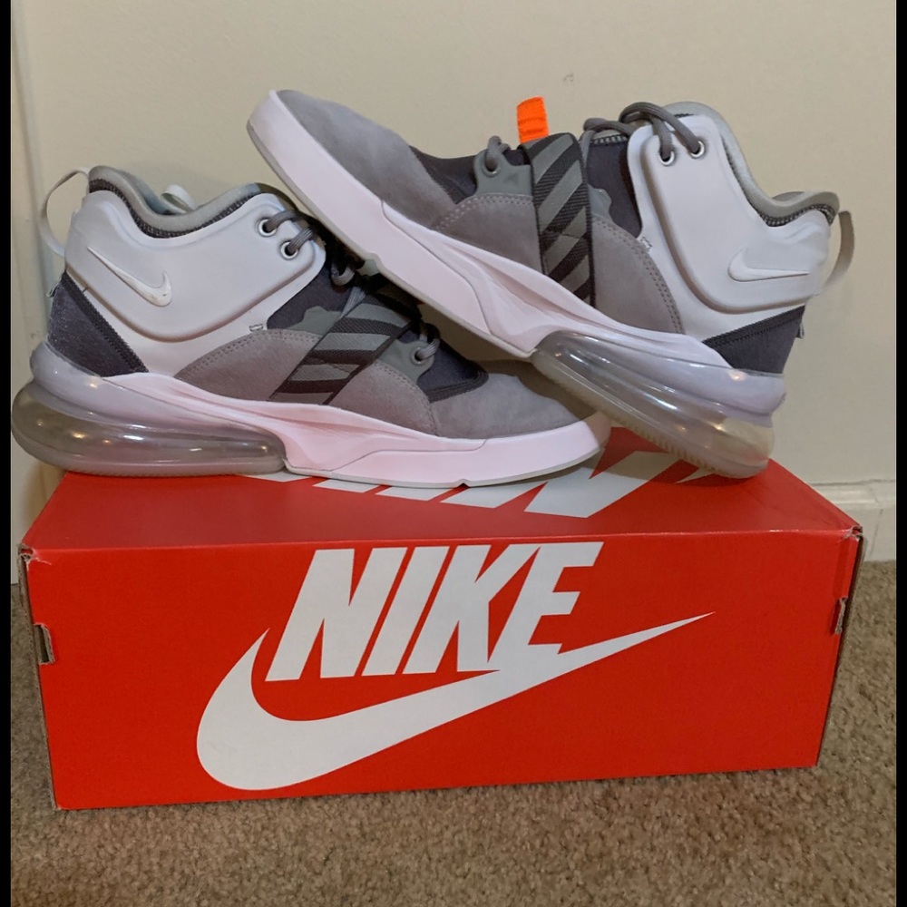Nike Air Force 270